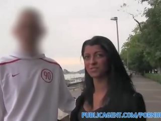 Publicagent pievilcīgas brunete fucked uz viesnīca kā viņai bf waits ārpuses