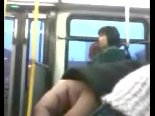 בָּחוּר מאונן ב ציבורי אוטובוס פרטי וידאו