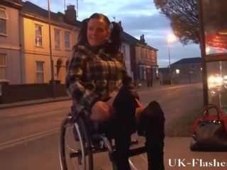 Leah caprice intermitent pasarica în public de la ei wheelchair cu handicapped engli