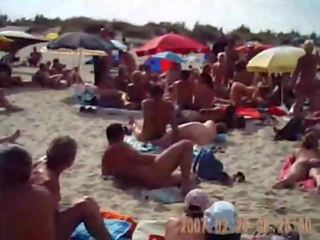 Матуся смокче хуй на нудист пляж