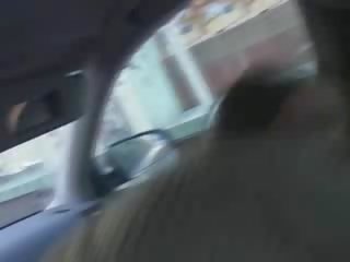 Avalik suhuvõtmine sisse a auto