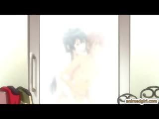 Transgénero hentai assfucked en la baño