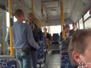 Lindsey olsen bythë fucked në the publike bus; amatore, bjonde, marrjenëgojë, autobuz seks, derdhje, natyror gji