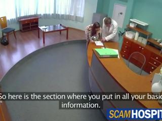 Specialist se folla ένα su paciente enferma (by egf)