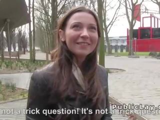 Belhika hottie sucks titi sa publiko