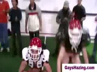 Hetro 研究員 做 到 玩 裸體 football 由 homos