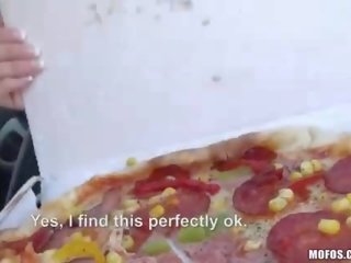 Pizza lieferung schulmädchen liliane bezahlt für sex film