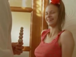 Krūtinga rusiškas paauglys turintys analhole dildoed