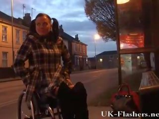 Disabled leah caprice intermitent pasarica în public