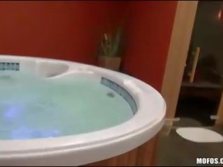 Puicuta anal reamed în o privat jacuzi