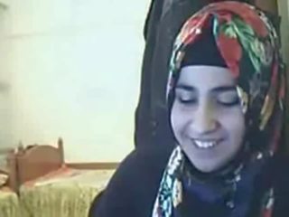 Vid - hijab amanta arată fund pe camera web