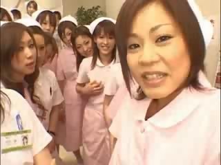 Aasialaiset sairaanhoitajat nauttia porno päällä toppi