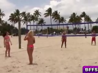 Volleyball a il spiaggia