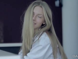 Petite seductress angelica suger kuk og faen