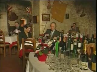 Elegante italiano nubile tradire marito su restaurant