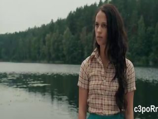 Alicia vikander hovne opp scene