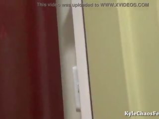 Kingsley forgets untuk mengunci itu pintu - limp wanita