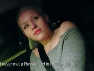 Blondinė gauna apie a nemokamai važiuoti į exchange už seksas klipas