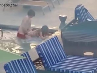Сексо na piscina