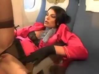 Õnnelik passenger lakkumisest stjuardess märg tussu