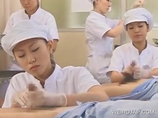 Japonesa enfermeira slurping ejaculações fora de virado em membro