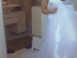 Damsel في لها زفاف فستان مارس الجنس شاق