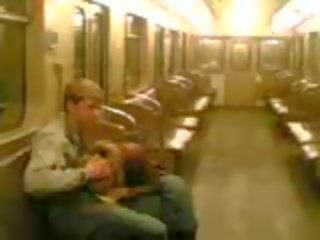 Amateur seks film bij metro tonen